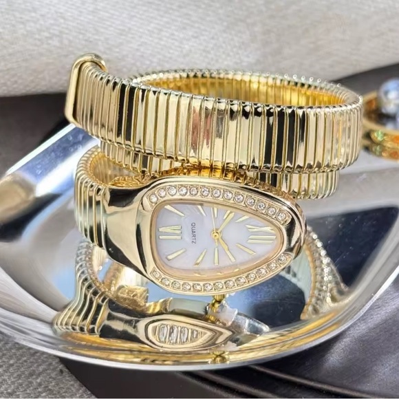 Serpenti Snake Wrap Elegant Gold Women's Watch - Picture 3 of 7
